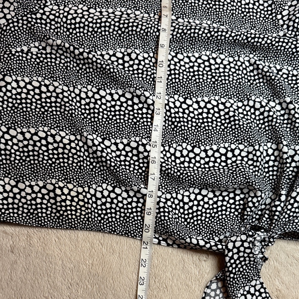 Talbots Black and White Patterned Blouse with tie at bottom Petite sz L - Picture 7 of 9